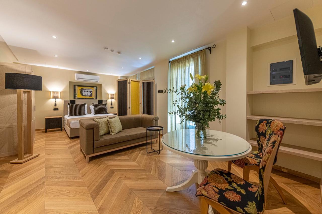 Ipelhome - Plaka Boutique Apartments Athen Eksteriør billede