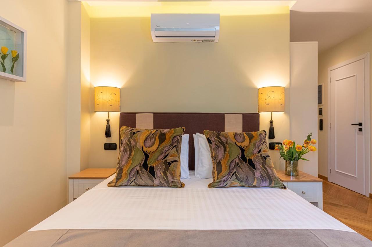Ipelhome - Plaka Boutique Apartments Athen Eksteriør billede